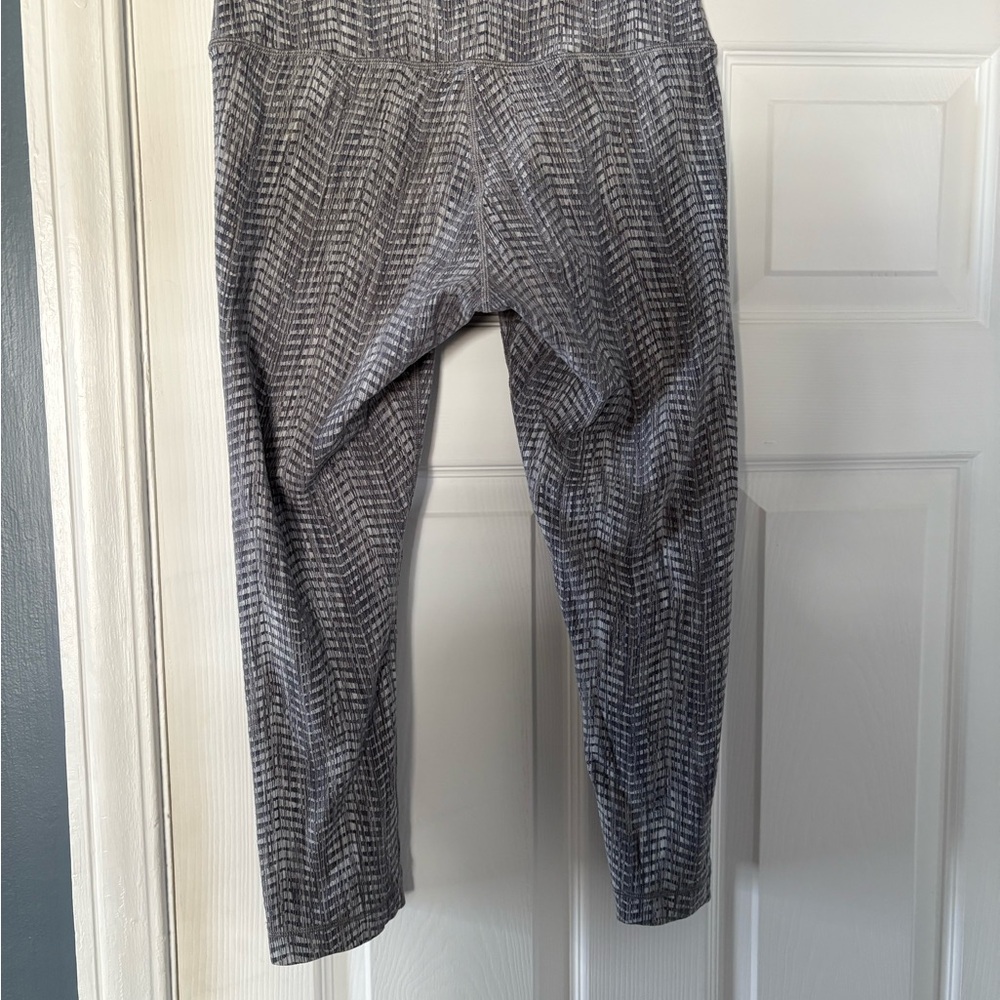 Lululemon Wonder Under High-Rise Crop Leggings Size 10 Gray Print - Picture 2 of 3